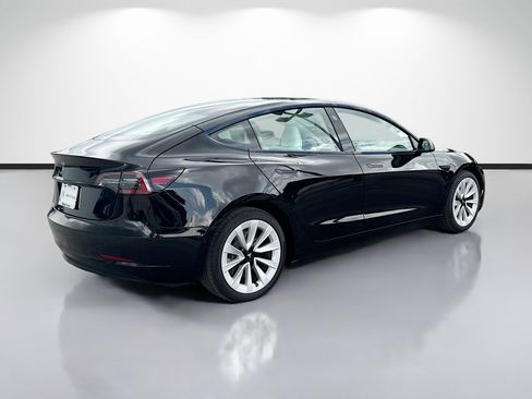 Used 2021 Tesla Model 3 Standard Range Plus RWD image 3