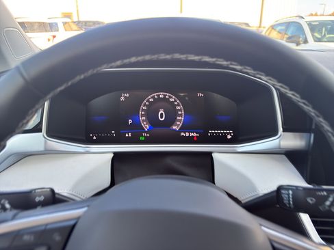 New 2026 Volkswagen Taos SE FWD image 15