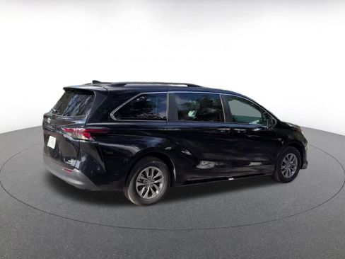 Used 2024 Toyota Sienna XLE image 15