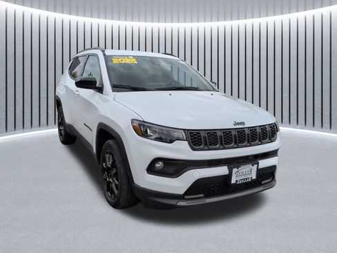 Used 2025 Jeep Compass Latitude w/ Altitude Special Edition AWD/4WD image 1
