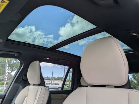 Certified 2026 Volvo XC90 B6 Plus w/ Protection Package Premier AWD/4WD image 27