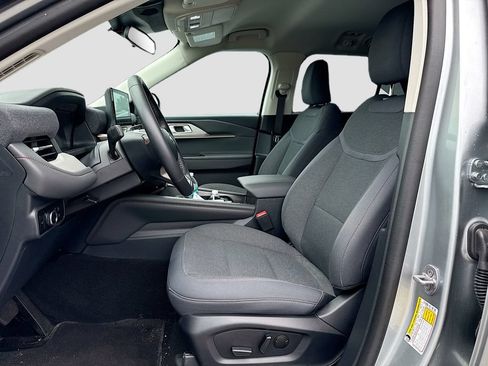 Certified 2025 Ford Explorer Active RWD image 5