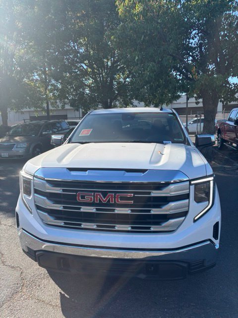 Used 2024 GMC Sierra 1500 SLE AWD/4WD image 4