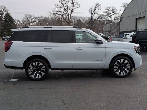 Used 2025 Ford Expedition Platinum w/ Driver's Package AWD/4WD image 9
