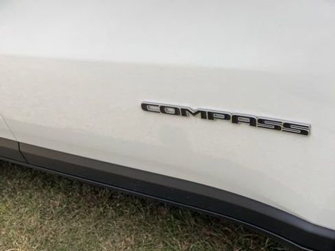 Used 2023 Jeep Compass Limited image 9