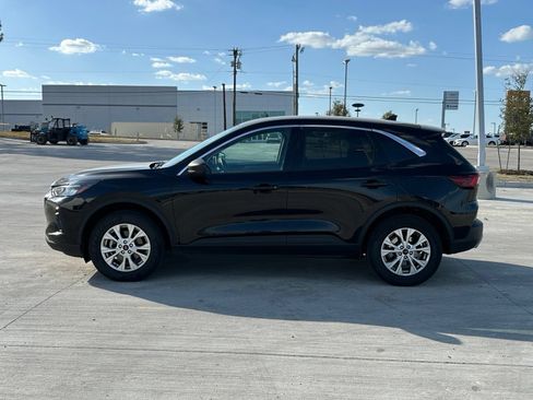 Used 2024 Ford Escape Active AWD/4WD image 2