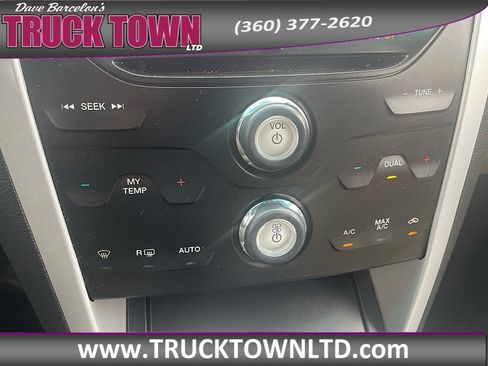 Used 2014 Ford Explorer XLT w/ Equipment Group 202A AWD/4WD image 29