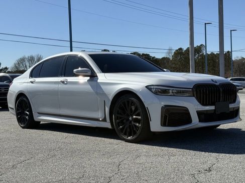 Used 2022 BMW 740i 740i w/ M Sport Package image 32