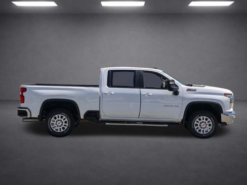 Used 2022 Chevrolet Silverado 2500 LT w/ Convenience Package AWD/4WD image 3