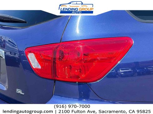 Used 2019 Nissan Pathfinder SL FWD image 8