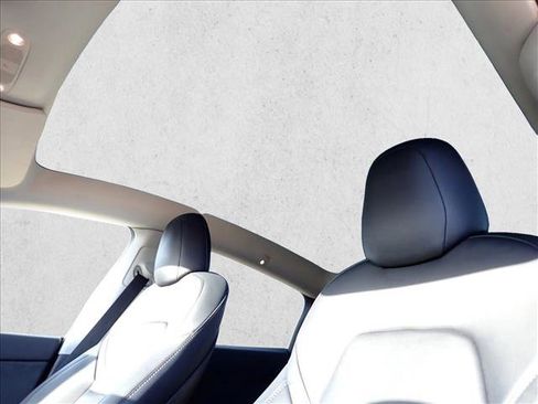 Used 2022 Tesla Model Y Long Range image 15