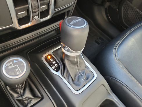 Used 2024 Jeep Gladiator Sport image 28