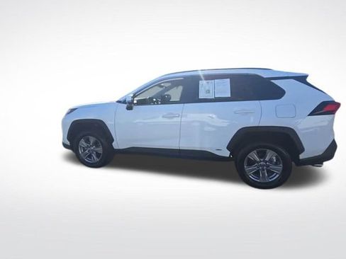 Used 2022 Toyota RAV4 XLE image 3