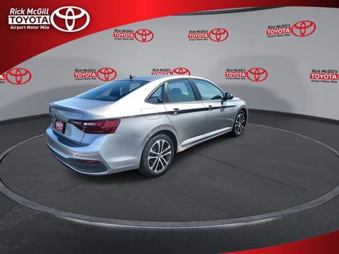 Used 2024 Volkswagen Jetta Sport FWD image 8