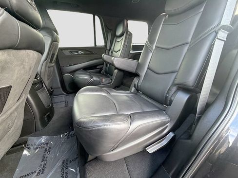 Used 2018 Cadillac Escalade Platinum AWD/4WD image 23