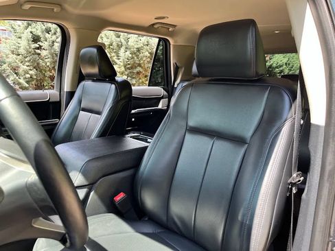 Used 2022 Ford Expedition XLT RWD image 9