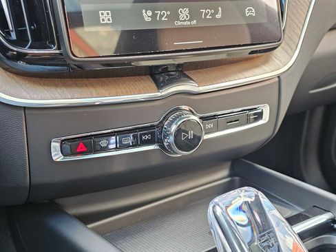 New 2026 Volvo XC60 B5 Plus w/ Protection Package Premier image 22