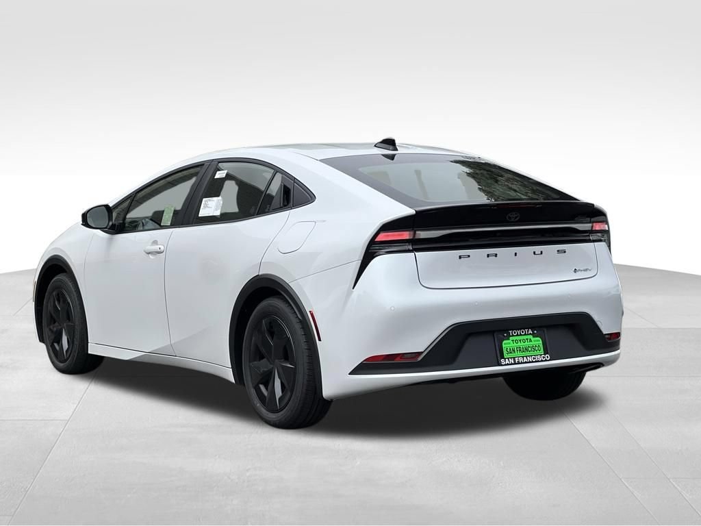 New 2027 Toyota Prius Plug-In Hybrid FWD image 3