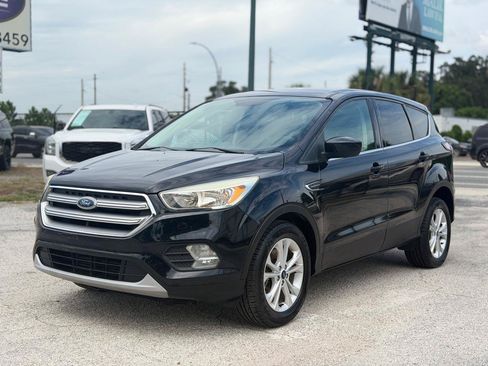 Used 2017 Ford Escape SE FWD image 1