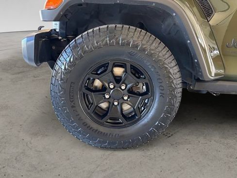Used 2022 Jeep Gladiator Sport AWD/4WD image 15