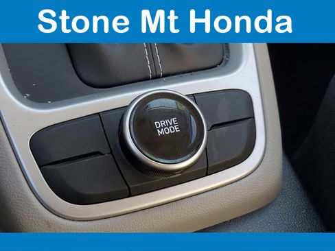 Used 2024 Hyundai Venue SEL image 30