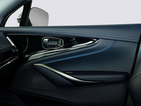 New 2026 Aston Martin DBX 707 image 14