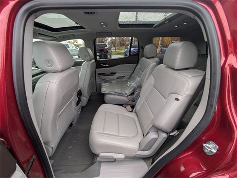 Used 2020 GMC Acadia SLT w/ LPO, Floor Liner Package image 31