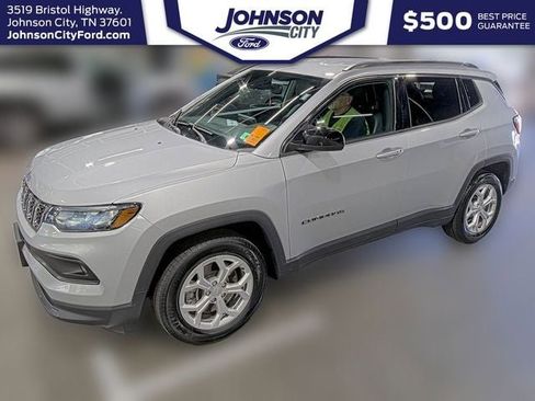 Used 2024 Jeep Compass Latitude AWD/4WD image 4