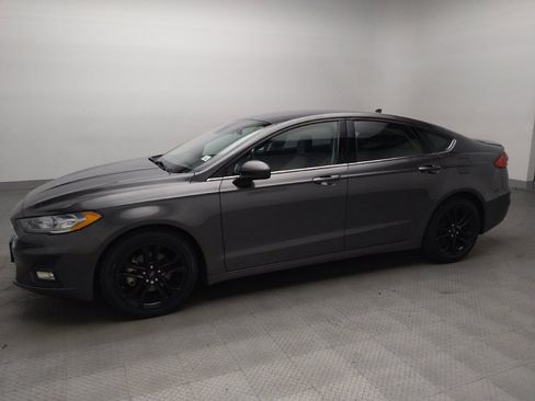 Used 2020 Ford Fusion SE w/ Equipment Group 151A FWD image 2