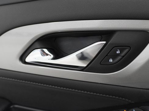 Used 2023 Chevrolet Traverse LT FWD image 27