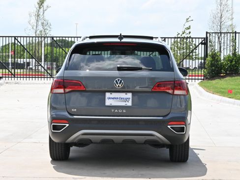 Used 2024 Volkswagen Taos SE FWD image 8
