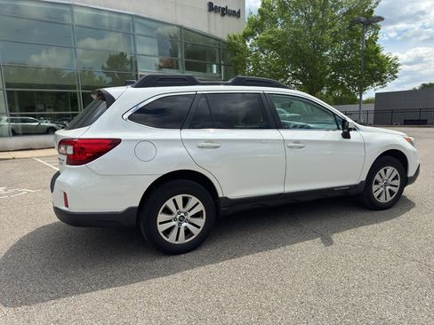 Used 2017 Subaru Outback 2.5i Premium AWD/4WD image 4