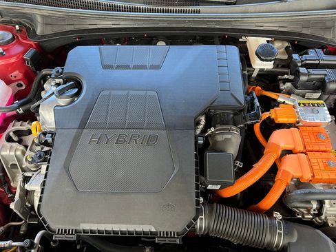 Used 2025 Hyundai Elantra Limited image 32