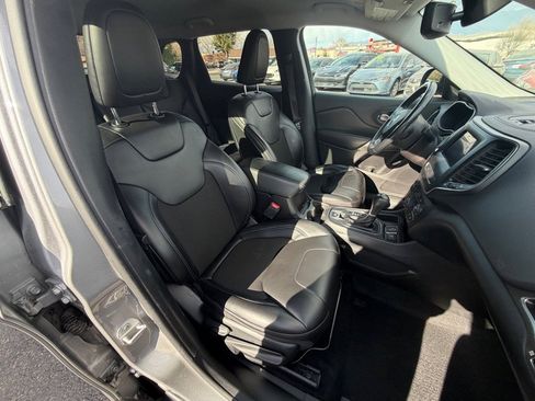 Used 2020 Jeep Cherokee Latitude Plus w/ Cold Weather Group image 10