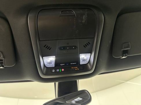 Used 2023 Buick Enclave Essence image 25