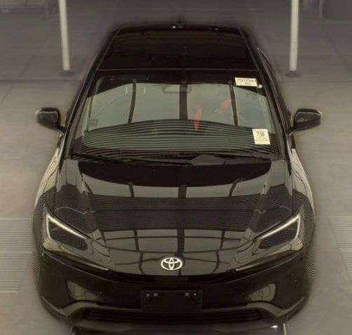 Used 2025 Toyota Prius LE FWD image 15