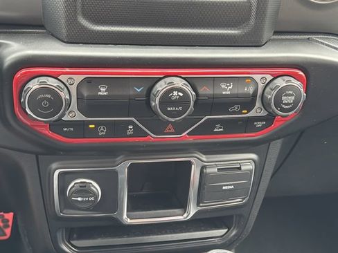 Used 2022 Jeep Wrangler Sport AWD/4WD image 16
