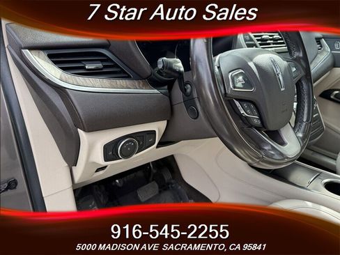 Used 2017 Lincoln MKC Reserve image 8