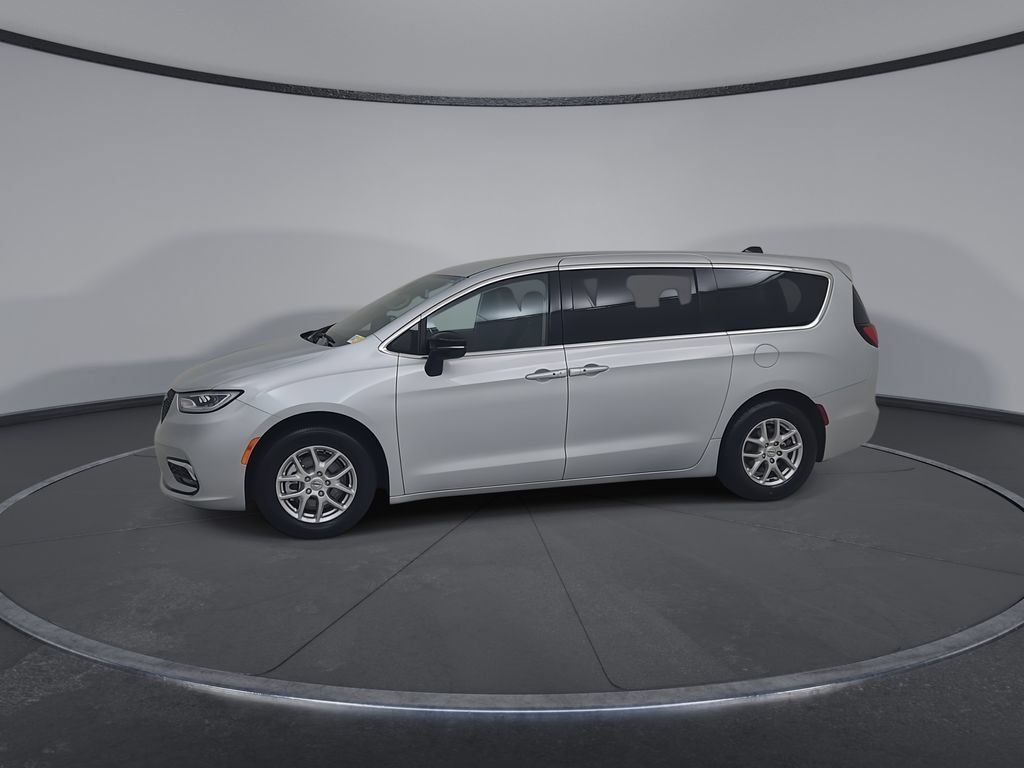 Certified 2024 Chrysler Pacifica Touring-L FWD image 10