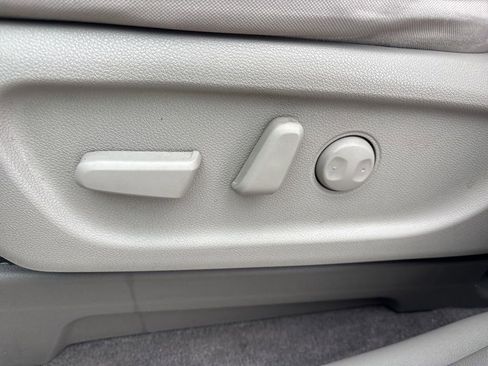 Used 2021 Kia Sedona LX image 31