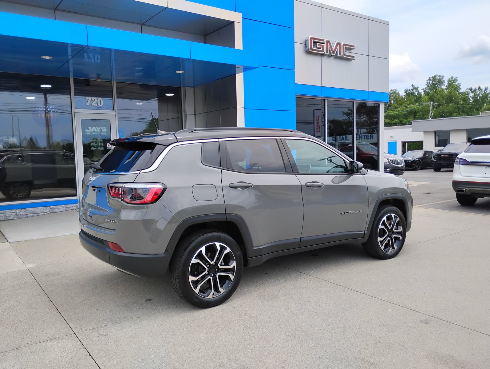 Used 2023 Jeep Compass Limited AWD/4WD image 6