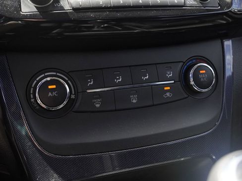 Used 2017 Nissan Sentra SR w/ SR Midnight Edition FWD image 19