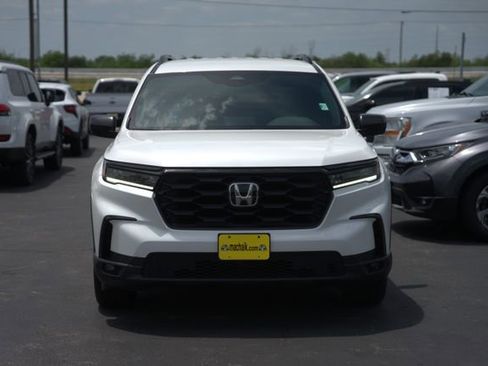 Used 2025 Honda Pilot Sport image 3