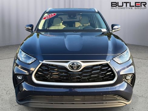 Used 2023 Toyota Highlander XLE FWD image 9