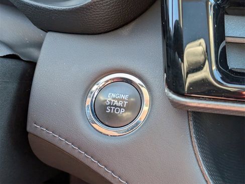 Used 2023 Toyota Highlander L image 27