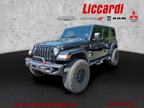 Used 2018 Jeep Wrangler Unlimited Sahara w/ Cold Weather Group AWD/4WD image 2