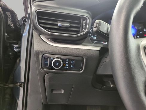 Used 2024 Ford Explorer XLT w/ Equipment Group 202A AWD/4WD image 10