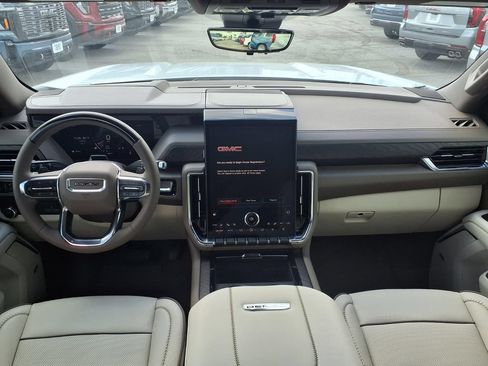 New 2026 GMC Yukon Denali w/ Denali Reserve Package RWD image 3