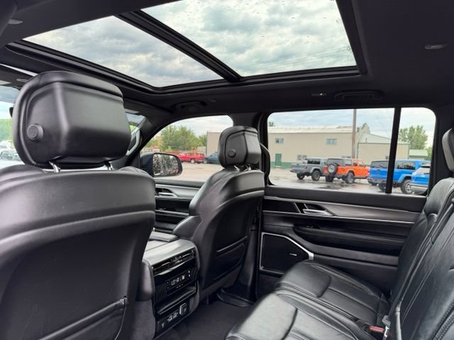 Used 2024 Jeep Wagoneer Series II AWD/4WD image 35