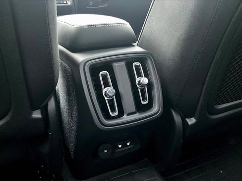 Used 2021 Volvo XC40 T5 R-Design w/ Climate Package image 31